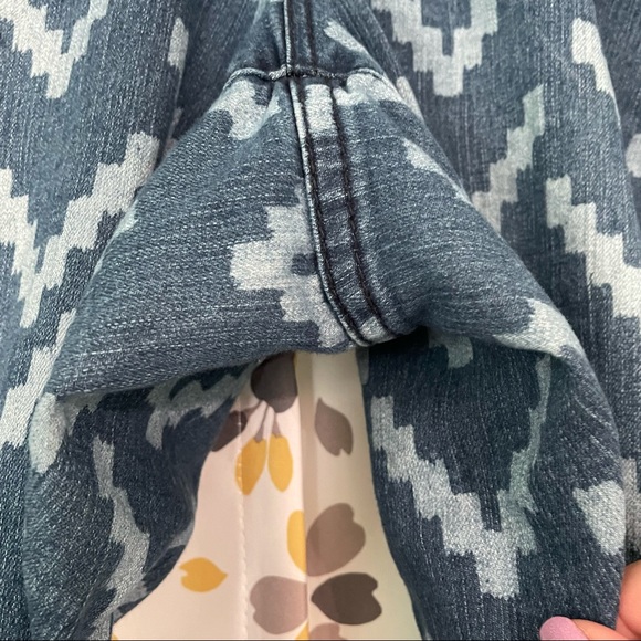 Torrid chevron print Capri jeans size 20 - Picture 2 of 6